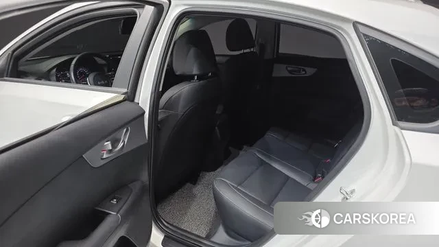 Kia The New K3 2nd generation 2021 Белый из Кореи, фото 2