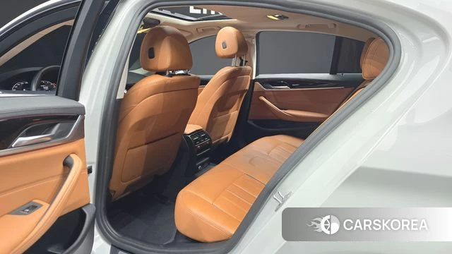 BMW 5 Series (G30) 2019 Белый из Кореи, фото 2