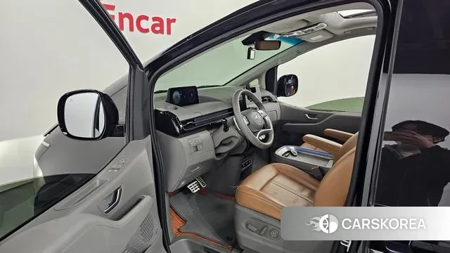 Hyundai Staria 2023 Черный из Кореи, фото 2