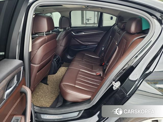 BMW 5 Series (G30) 2018 Черный из Кореи, фото 2