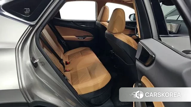 Lexus NX350h Second generation 2023 Серебряный из Кореи, фото 2