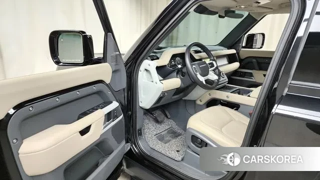 Land Rover Defender (L663) 2024 Черный из Кореи, фото 2