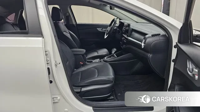 Kia The New K3 2nd generation 2021 Белый из Кореи, фото 2