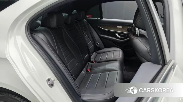 Mercedes-Benz E-Class W213 2023 Белый из Кореи, фото 2