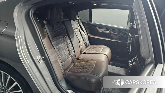 BMW 7 Series (G11) 2021 Серебристо-серый из Кореи, фото 2