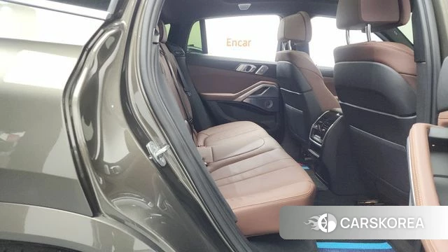 BMW X6 (G06) 2021 Золотой из Кореи, фото 2