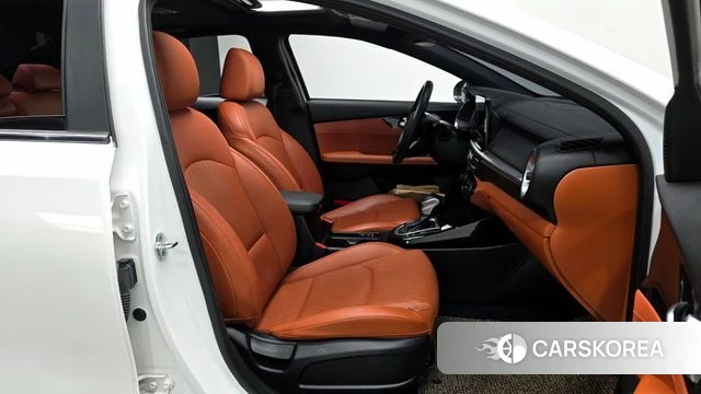 Kia The New K3 2nd generation 2021 Белый из Кореи, фото 2