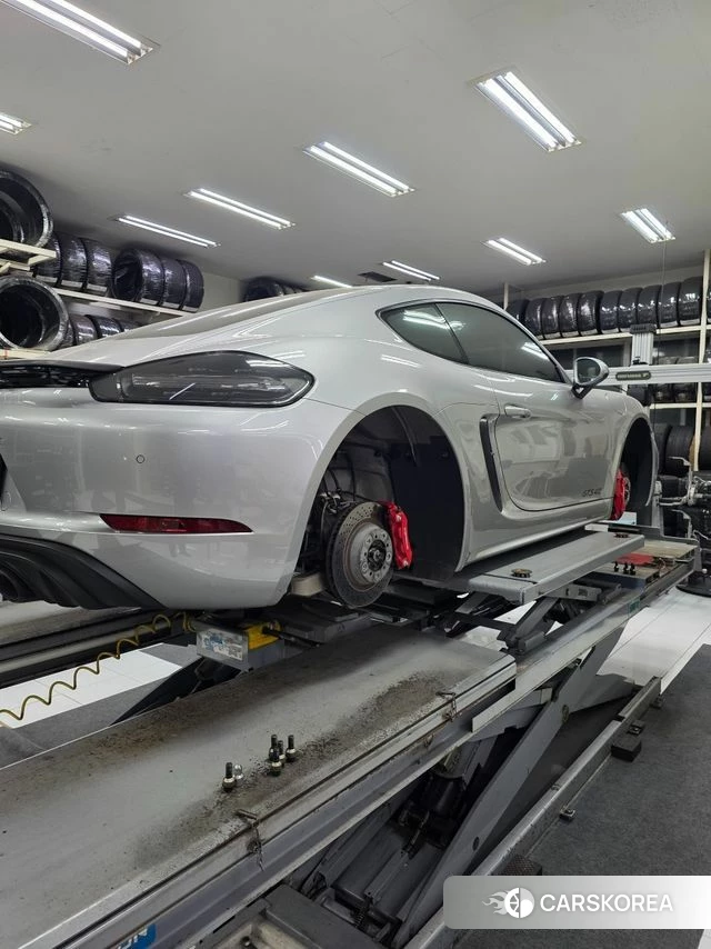 Porsche 718 Cayman 2021 Серебряный из Кореи, фото 2
