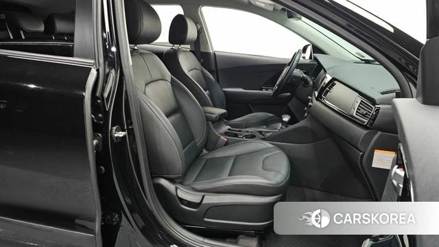 Kia Niro 2018 Черный из Кореи, фото 2