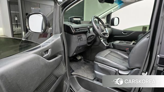 Hyundai Staria 2023 Черный из Кореи, фото 2