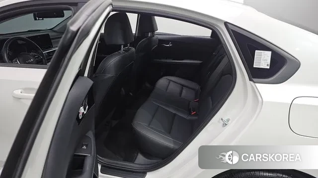 Kia The New K3 2nd generation 2023 Белый из Кореи, фото 2