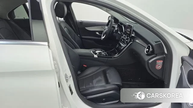 Mercedes-Benz C-Class W205 2018 Белый из Кореи, фото 2