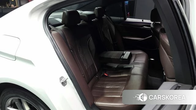 BMW 5 Series (G30) 2018 Белый из Кореи, фото 2