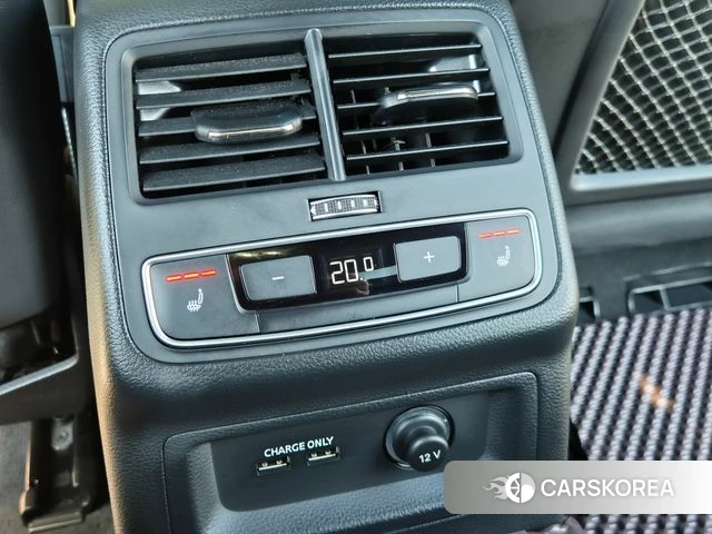 Audi A4 (B9) 2023 Черный двухцветный из Кореи, фото 2