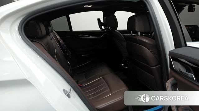BMW 5 Series (G30) 2021 Белый из Кореи, фото 2