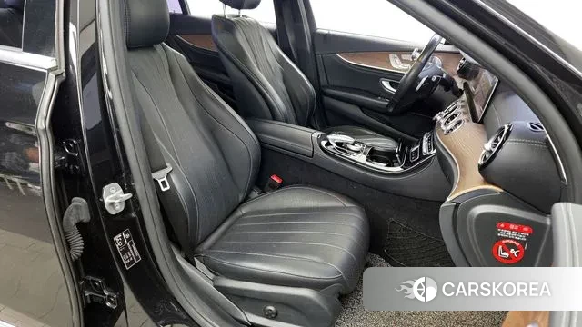 Mercedes-Benz E-Class W213 2018 Черный из Кореи, фото 2