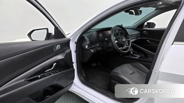 Hyundai The New Avante (CN7) 2024 Белый из Кореи, фото 2