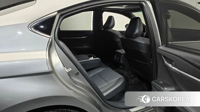 Toyota Camry (XV80) 2025 Серый из Кореи, фото 2