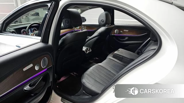 Mercedes-Benz E-Class W213 2019 Белый из Кореи, фото 2