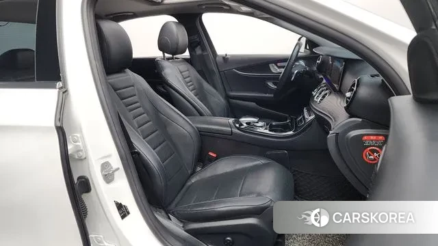 Mercedes-Benz E-Class W213 2018 Белый из Кореи, фото 2