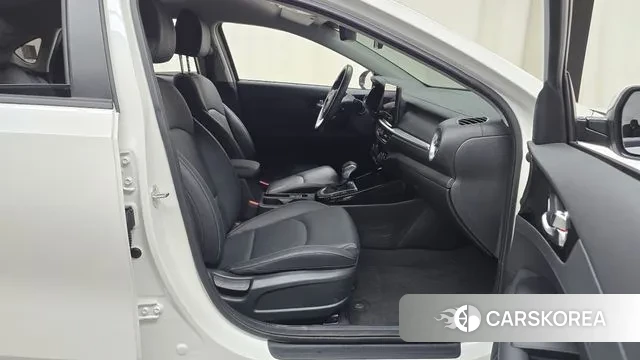 Kia The New K3 2nd generation 2024 Белый из Кореи, фото 2