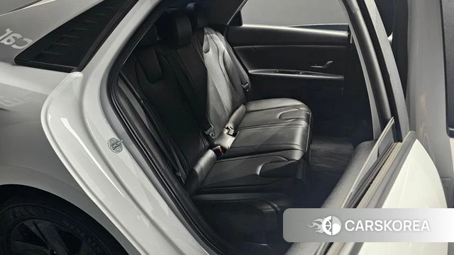 Hyundai Avante Hybrid (CN7) 2023 Белый из Кореи, фото 2