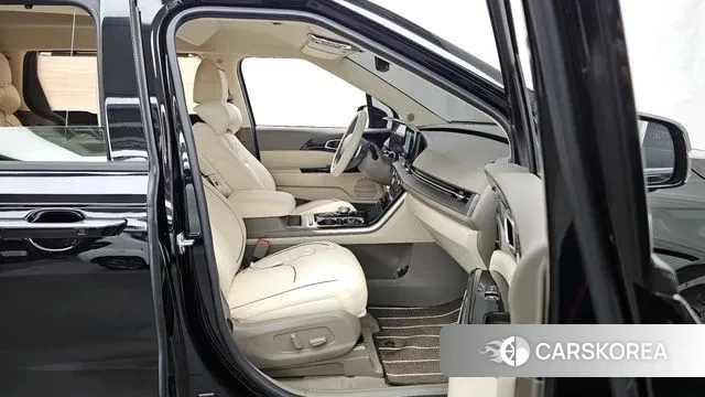Kia Carnival 4th generation 2023 Черный из Кореи, фото 2
