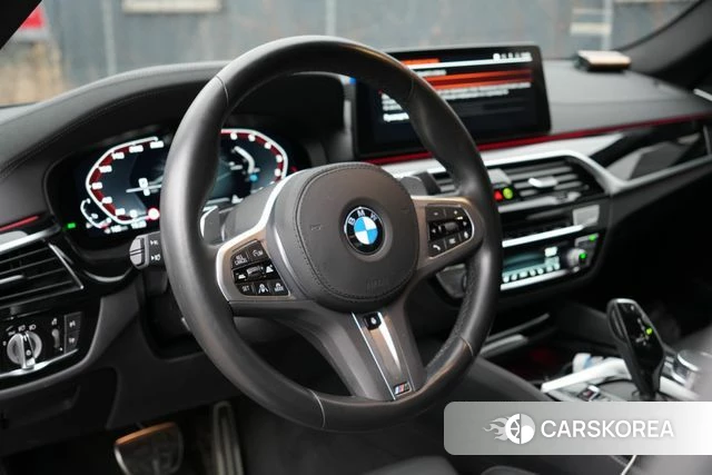 BMW 5 Series (G30) 2023 Серый из Кореи, фото 2