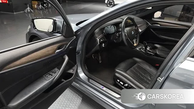 BMW 5 Series (G30) 2018 Серый из Кореи, фото 2