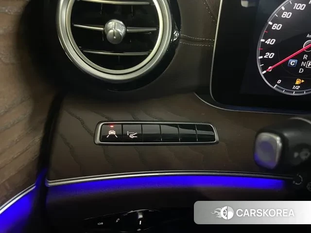 Mercedes-Benz E-Class W213 2019 Серый из Кореи, фото 2