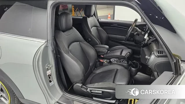 Mini Cooper Electric 2022 Серебристо-серый из Кореи, фото 2