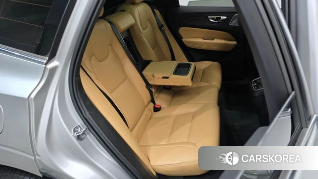Volvo XC60 second Generation 2021 Серебряный из Кореи, фото 2