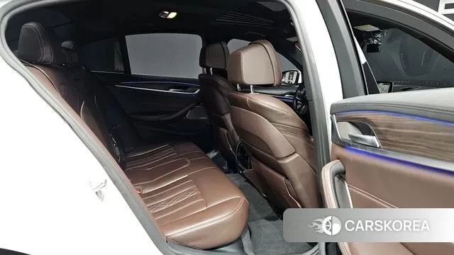 BMW 5 Series (G30) 2020 Белый из Кореи, фото 2