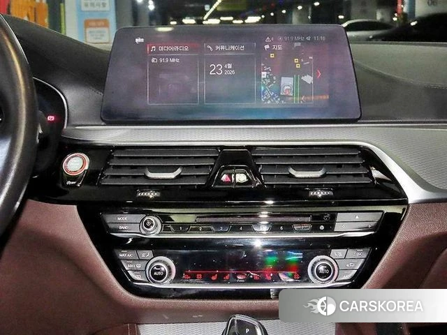 BMW 5 Series (G30) 2018 Белый из Кореи, фото 2