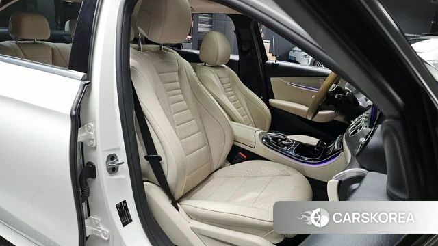 Mercedes-Benz E-Class W213 2020 Белый из Кореи, фото 2