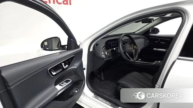 Mercedes-Benz E-Class W214 2024 Белый из Кореи, фото 2