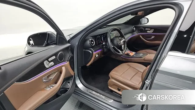 Mercedes-Benz E-Class W213 2023 Серый из Кореи, фото 2