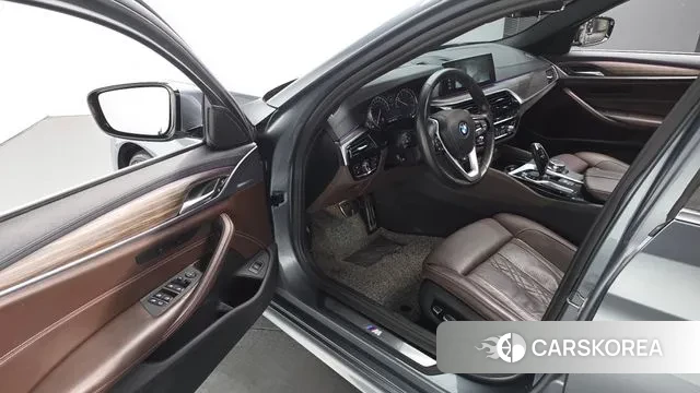 BMW 5 Series (G30) 2018 Серебряный из Кореи, фото 2