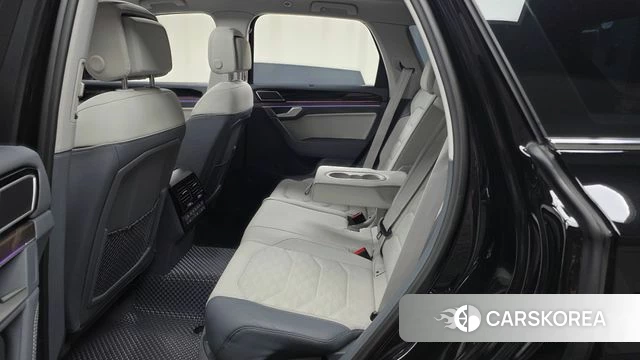 Volkswagen Touareg 3rd generation 2025 Черный из Кореи, фото 2