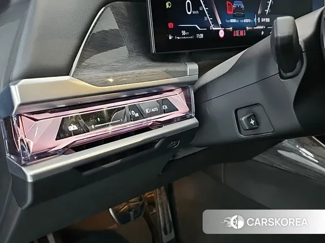 BMW 7 Series (G70) 2023 Золотой двухцветный из Кореи, фото 2