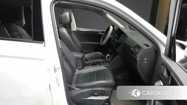 Volkswagen Tiguan second Generation 2022 Белый из Кореи, фото 2