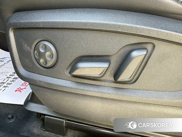 Audi Q5L 2021 Черный из Китая, фото 2