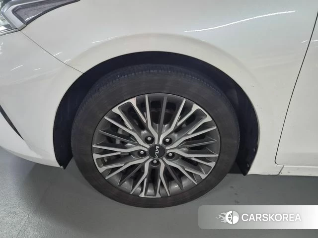 Kia The New K3 2nd generation 2023 Белый из Кореи, фото 2