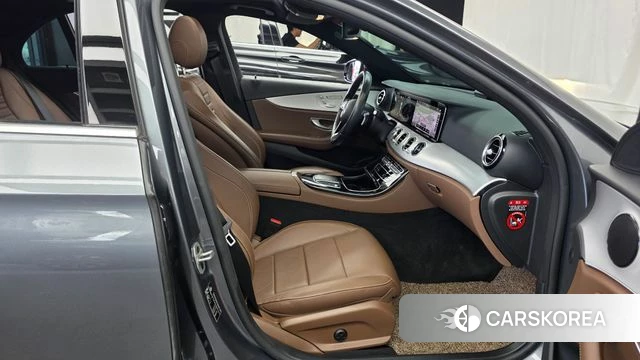 Mercedes-Benz E-Class W213 2021 Серый из Кореи, фото 2