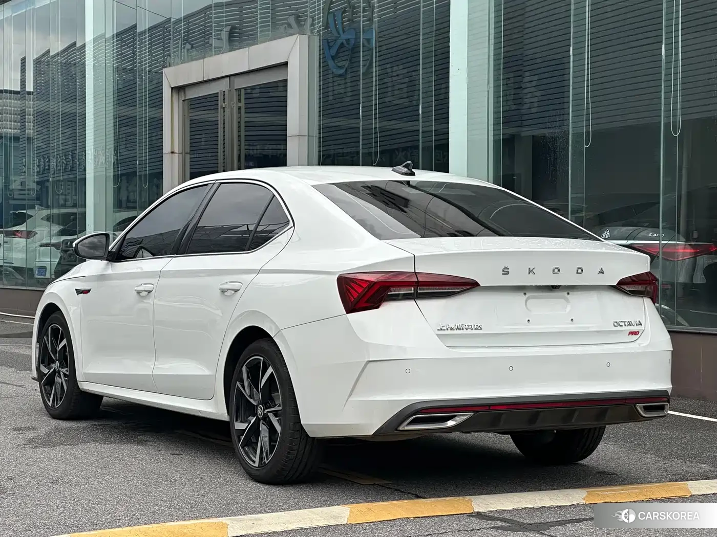 Skoda Octavia 2023 Белый из Китая, фото 2