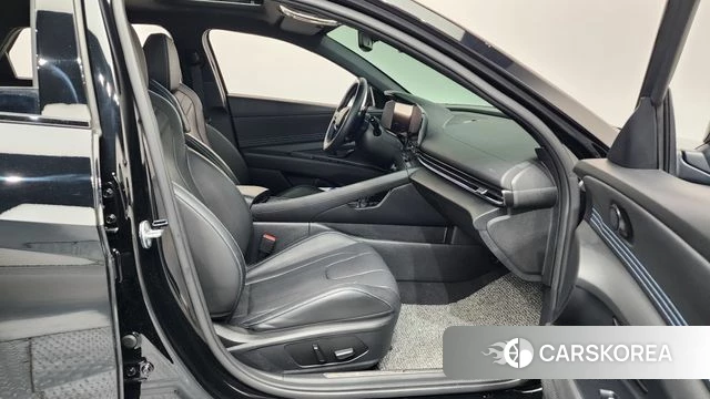 Hyundai The New Avante (CN7) 2024 Черный из Кореи, фото 2