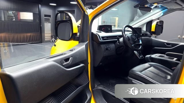 Hyundai Staria 2022 Желтый из Кореи, фото 2