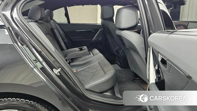 BMW 5 Series (G60) 2025 Серый из Кореи, фото 2