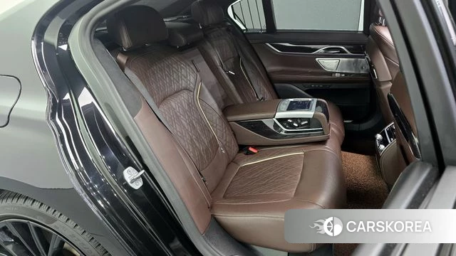 BMW 7 Series (G11) 2021 Черный из Кореи, фото 2