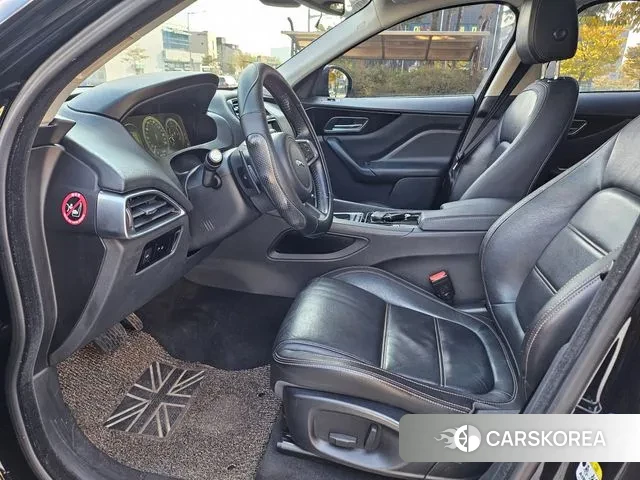 Jaguar F-PACE 2018 Черный из Кореи, фото 2